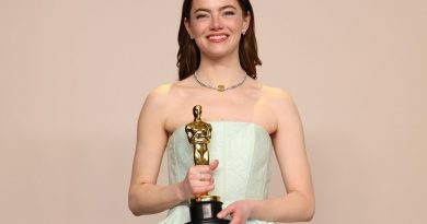 Emma Stone: 7 năm với 2 tượng vàng Oscar danh giá