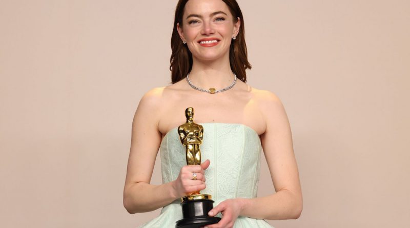 Emma Stone: 7 năm với 2 tượng vàng Oscar danh giá